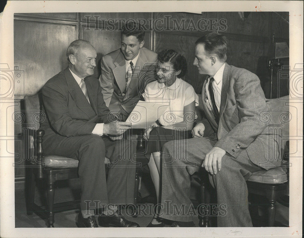 1951 Press Photo Junior Achievement Prepare Annual Dinner Chicago Area Group - Historic Images