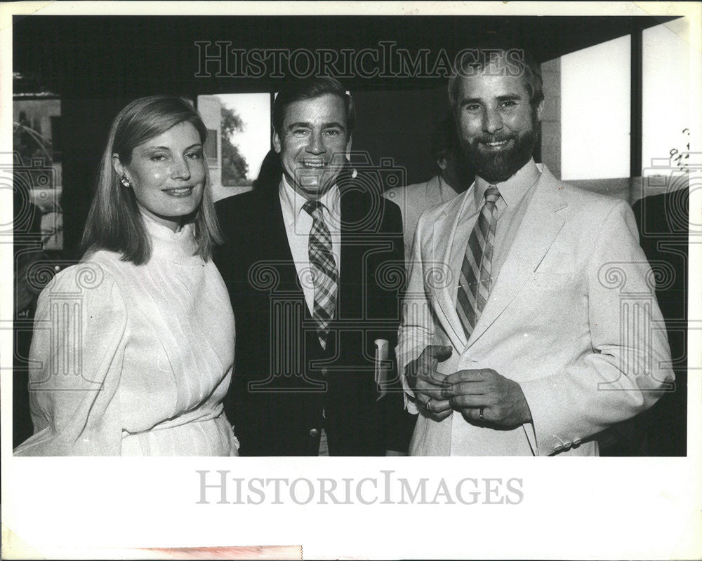 1982 Press Photo Stock Bond Hummer Bank Family Jean Brown Phillip Jethro Hurt - Historic Images