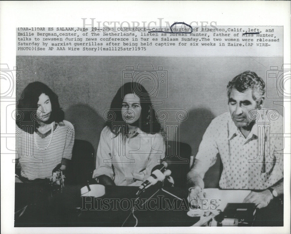 1975 Press Photo Carrie Hunter Atherton News Conference - Historic Images