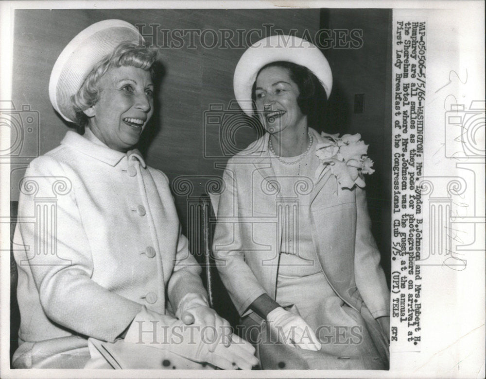 1966 Press Photo Mrs Lyndon Mrs Hubert Humphrey Smile Pose Arrival Shore man - Historic Images