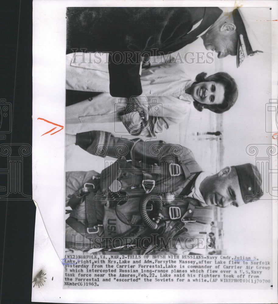 1963 Press Photo Navy Cmdr Julian Lake Forsythe Massey Norfolk US Air Corp - Historic Images