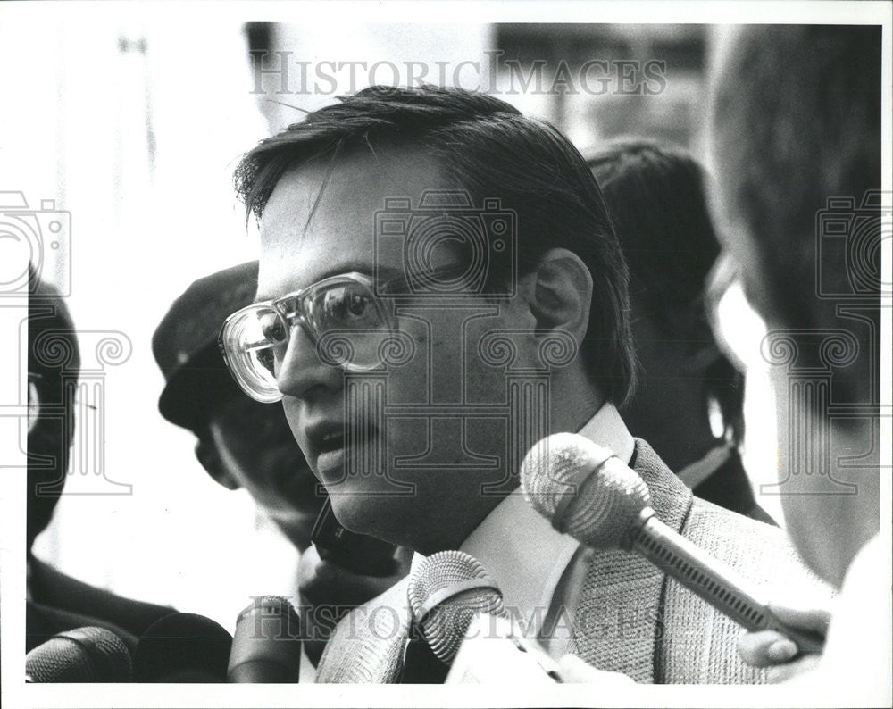 1989 Press Photo Lyndon LaRouche group Mark Fairchild Democratic nomination - Historic Images