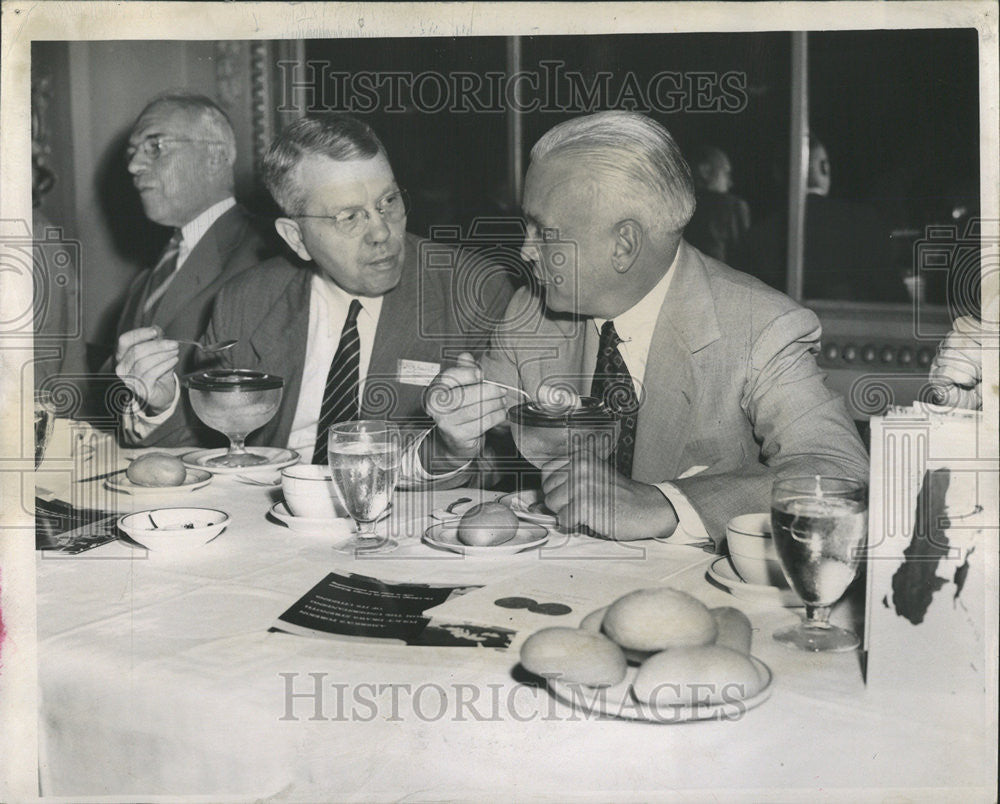 1947 Press Photo Harold Urey and Marshall Field at UNESCO luncheon - Historic Images