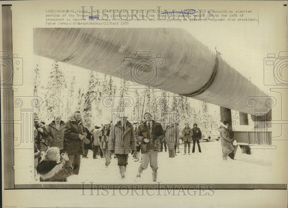 1975 Press Photo President Ford Don Young Pipeline Oil Ted Stevens North Peter - Historic Images