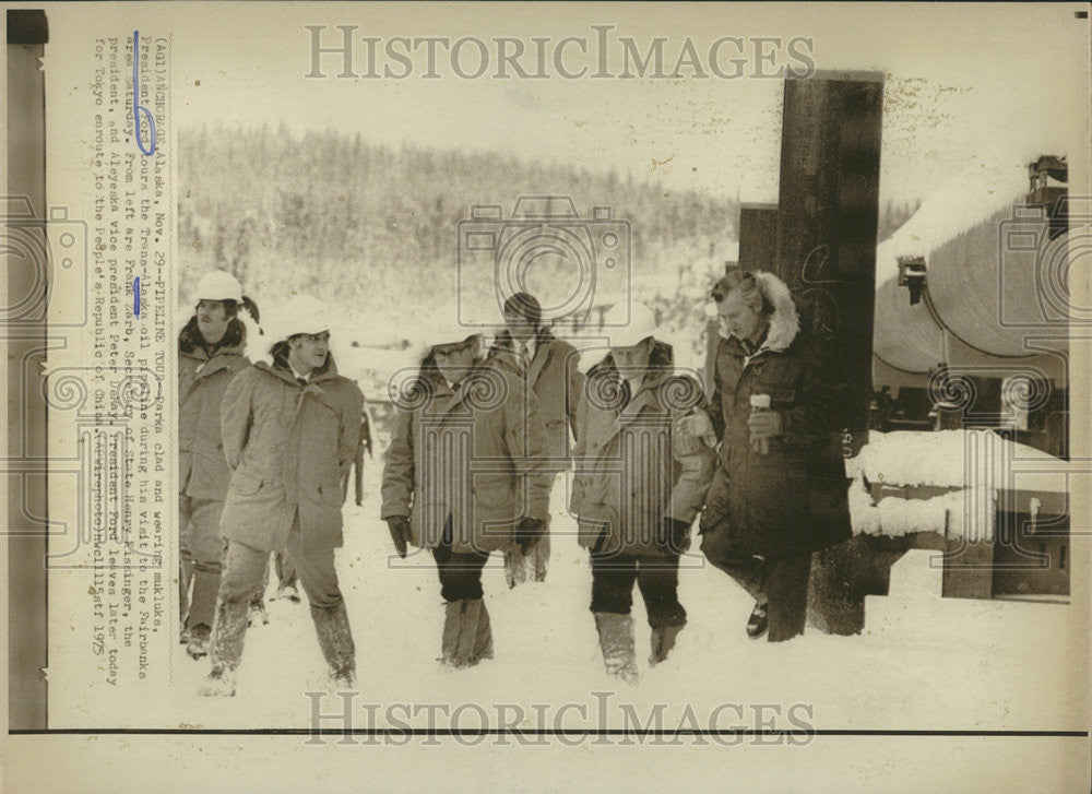 1975 Press Photo Parks Clad Wear Mukluks President Ford Tour Trans Alaska - Historic Images