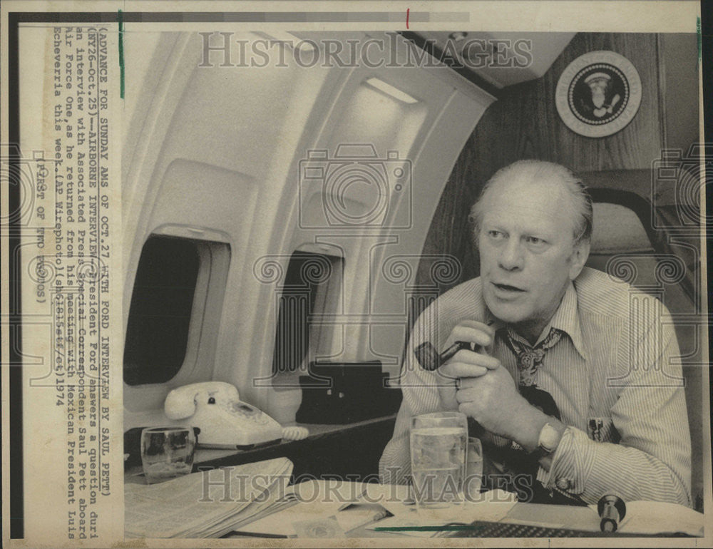 1974 Press Photo President Ford interview by the associated press at Air Force O - Historic Images