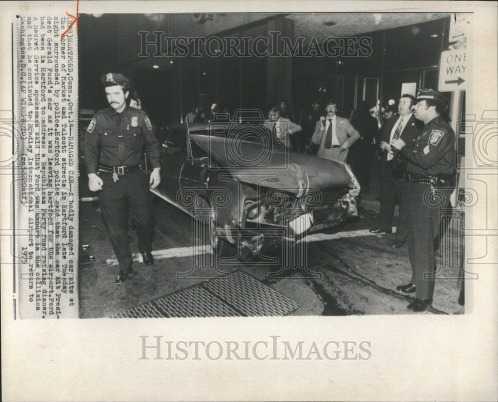 1975 Press Photo Gerald&#39;s Ford badly damage after collision at Hartford. - Historic Images