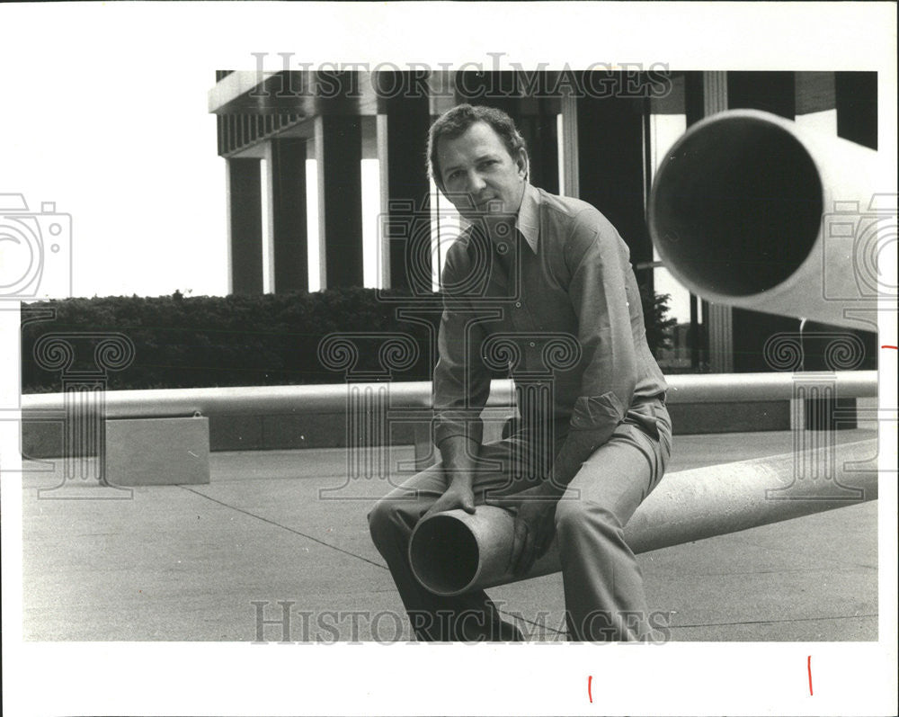 1977 Press Photo Virginio Ferrari Italian Sculptor - Historic Images