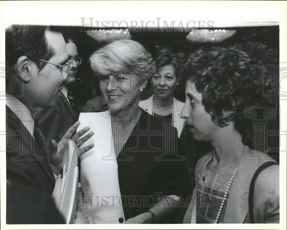 1985 Press Photo Jerry Ferraro sign autograph Jewish united fund lawyer division - Historic Images