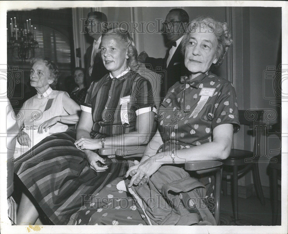 1955 Press Photo Mrs. Mennen Williams and Mrs. Phil Donnelly at Governors Confer - Historic Images