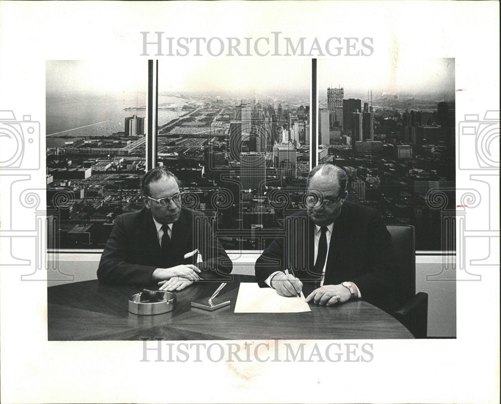 1968 Press Photo William Fishman Gordon Emerson Jr ARA president John Hancock - Historic Images