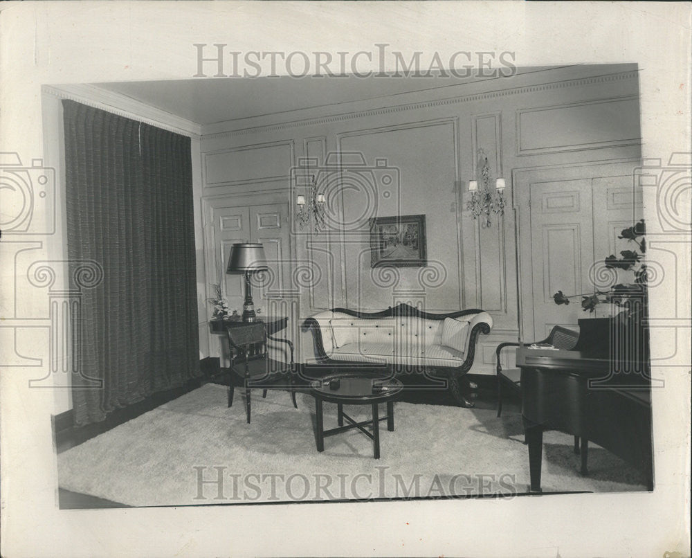 1952 Press Photo Sofa living room Mrs Field sought White black tufts chairs - Historic Images