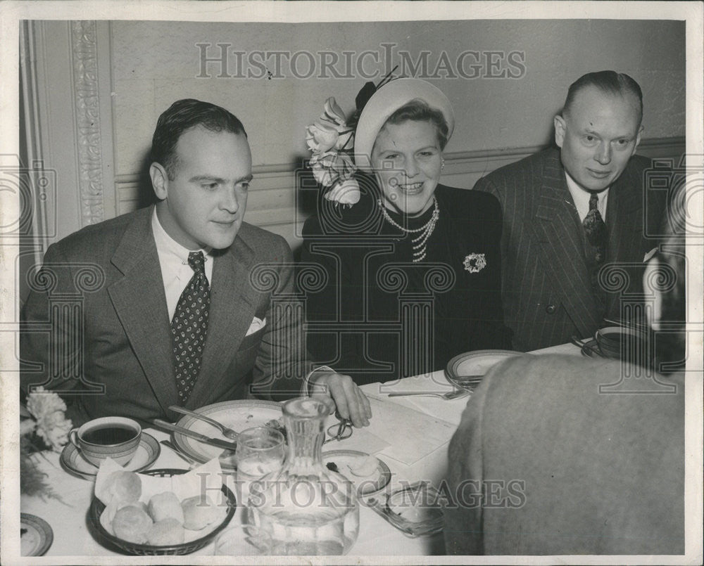 1949 Press Photo Marshall Field Charles Thomas James Thompson Lucas Breakfast - Historic Images