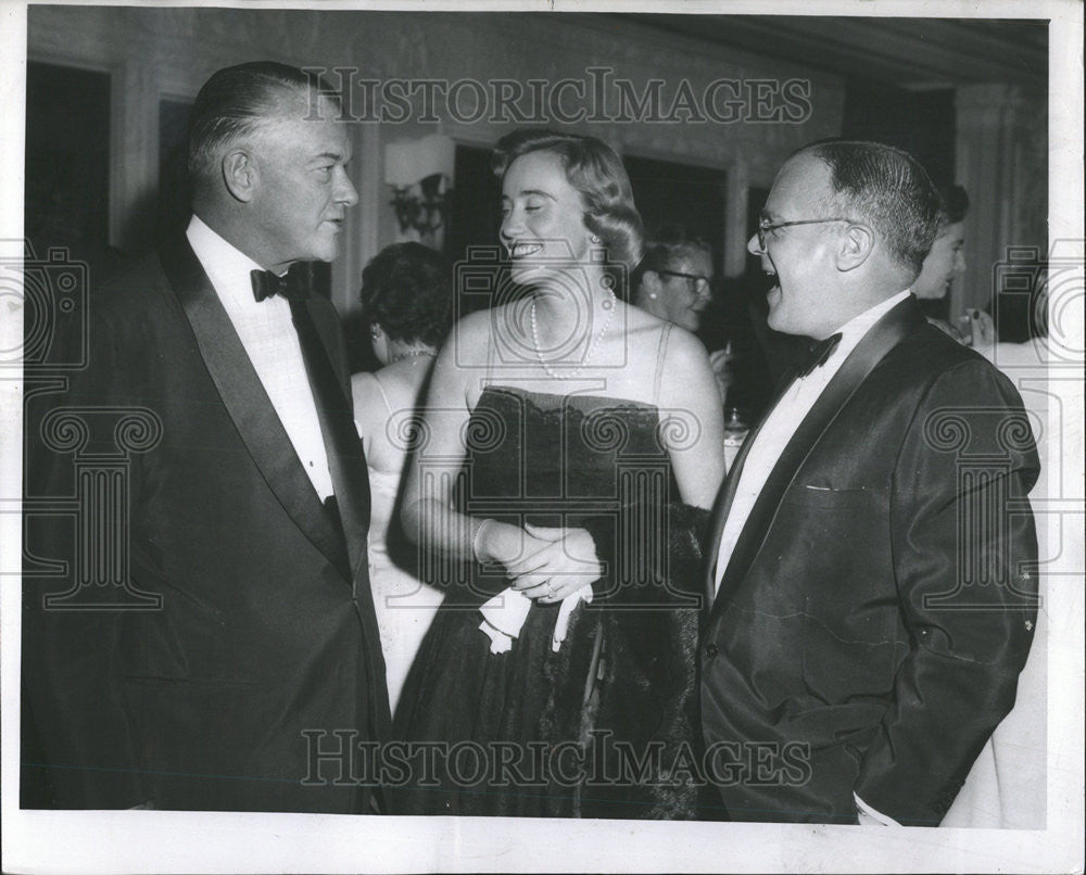 1958 Press Photo Marshall Field Jr Editor Publisher Chicago Daily News Paper - Historic Images