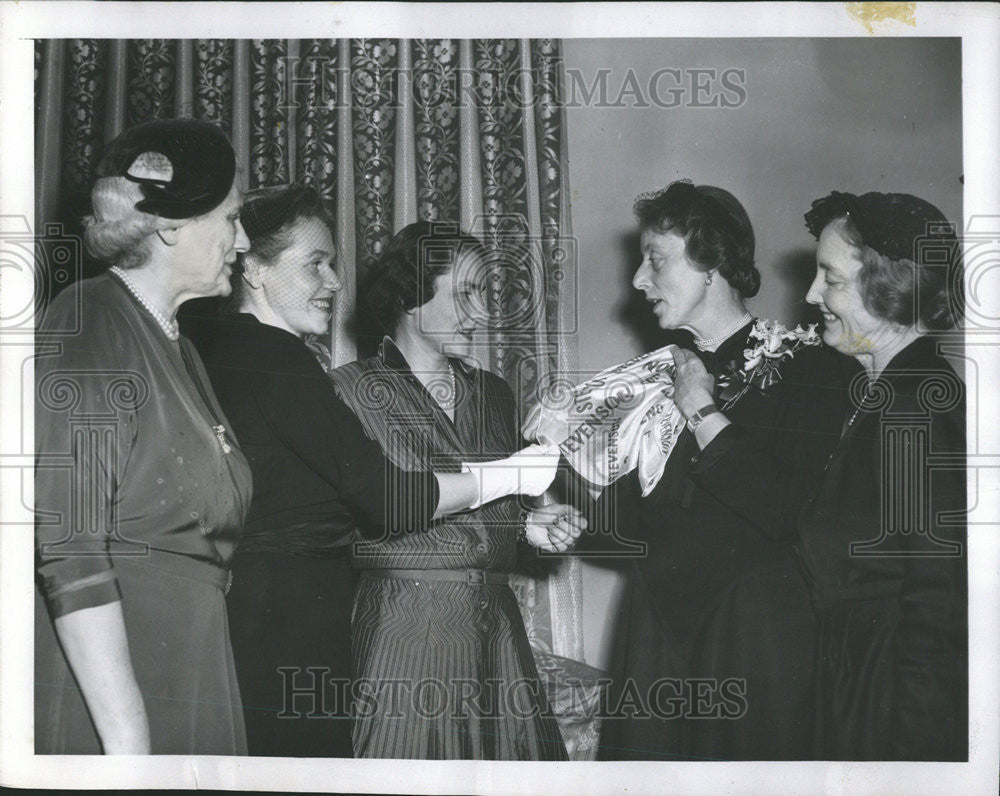 1952 Press Photo New York Senator Mrs. Marshall Field III - Historic Images