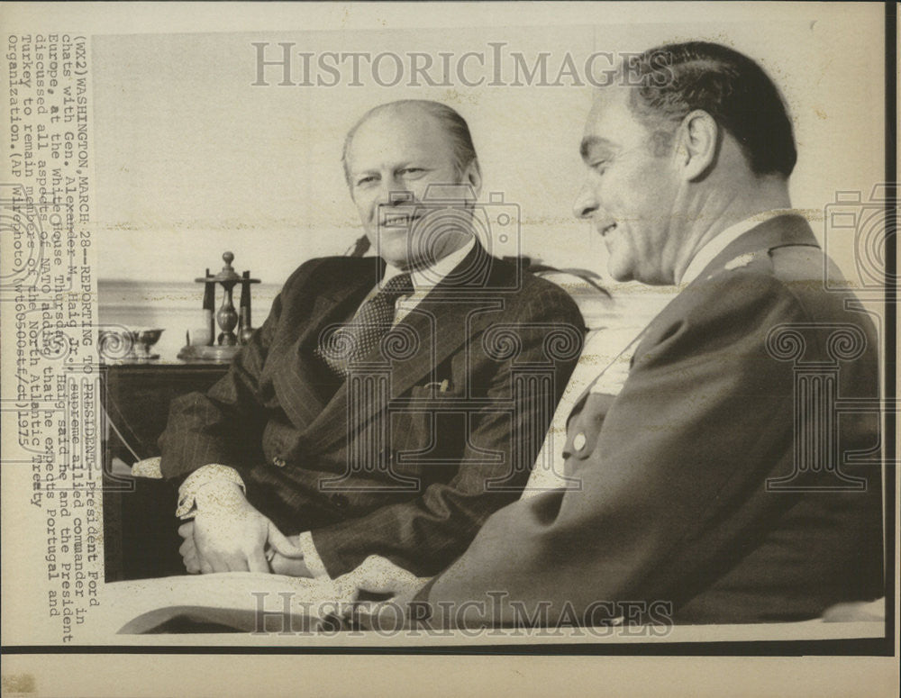 1975 Press Photo President Ford Chat with Gen. Alexander M. Haig Jr. - Historic Images