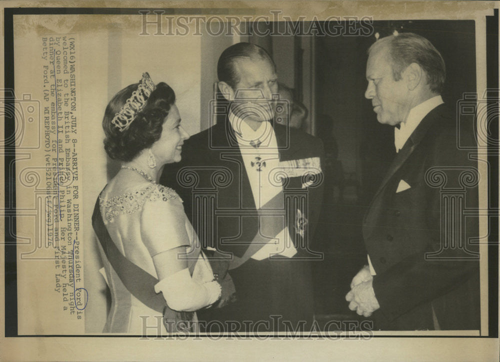 1976 Press Photo President Ford welcomed by Queen Elizabeth and Prince Phillip. - Historic Images