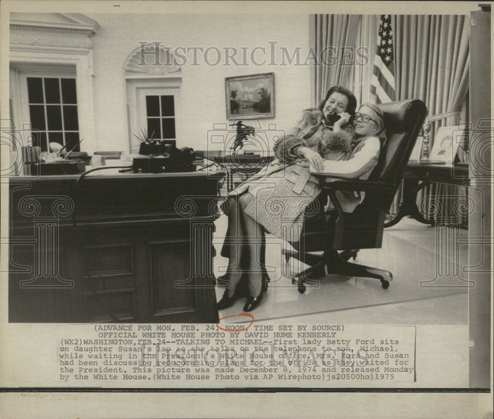 1975 Press Photo Betty Ford daughter Susan Michael White House Office President - Historic Images