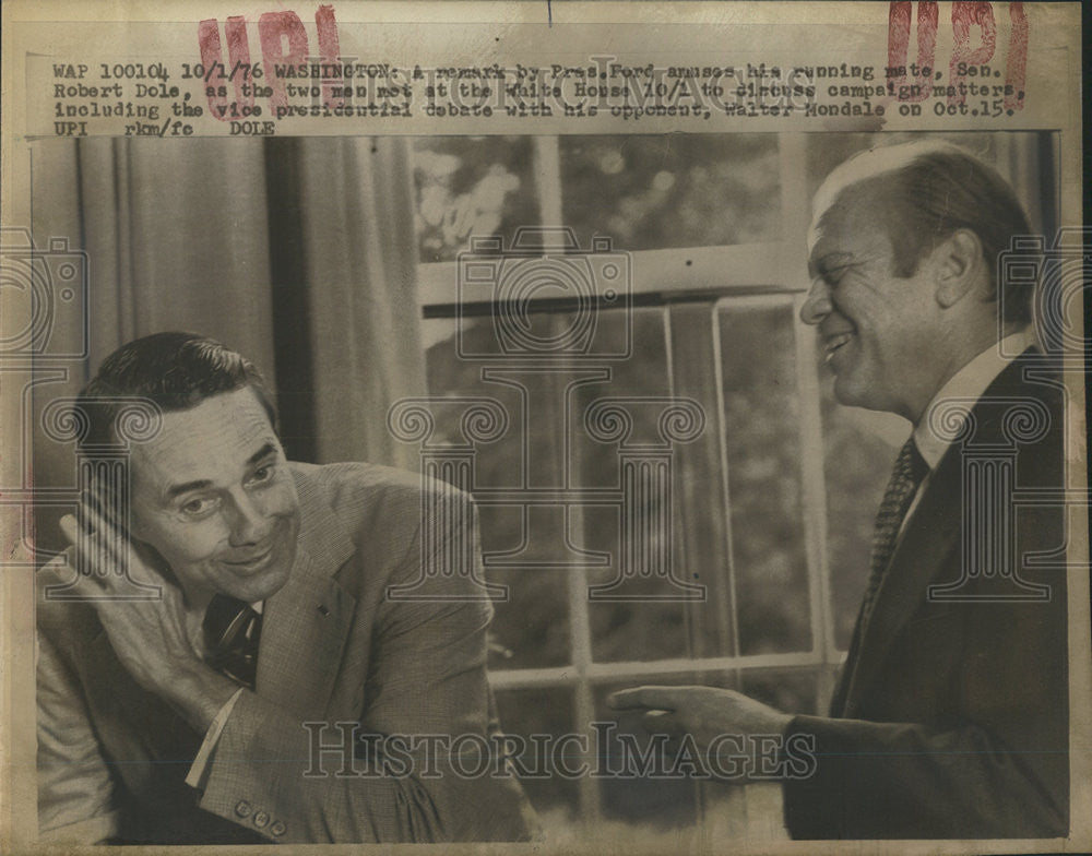 1976 Press Photo Pres. Ford amuses his running mate, Sen. Robert Dole - Historic Images