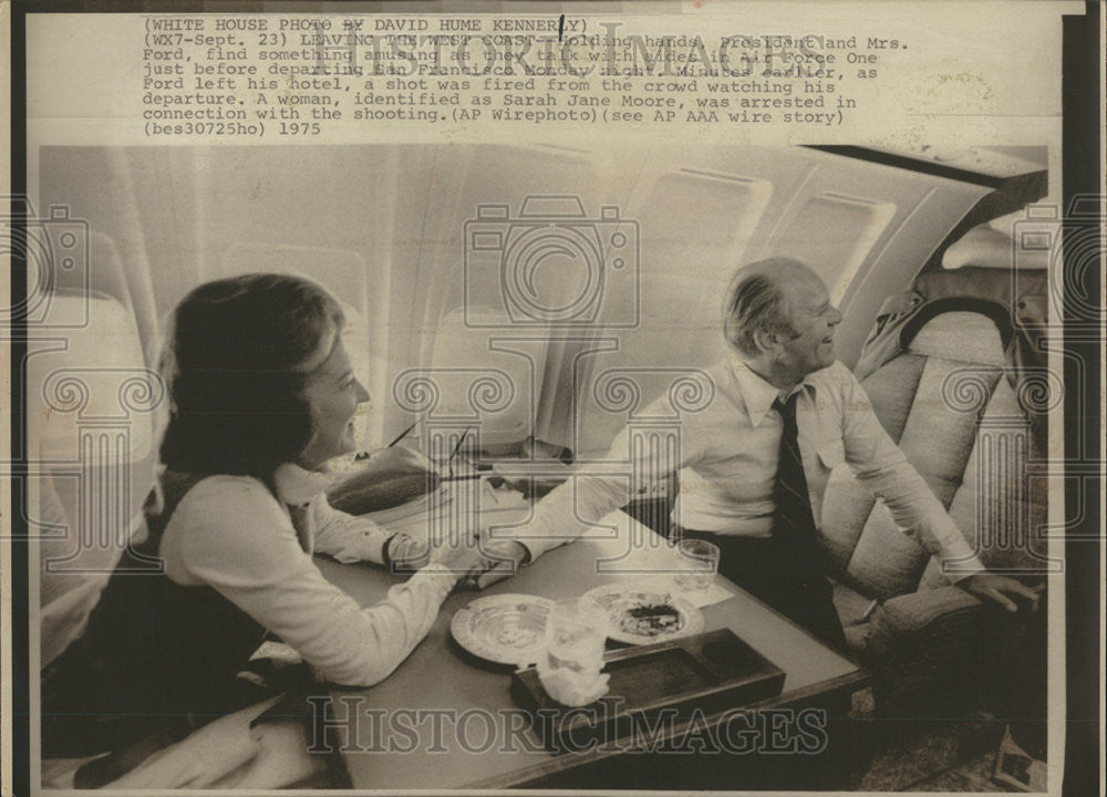 1975 Press Photo President Mrs Ford Air Force aid San Francisco leave West coast - Historic Images