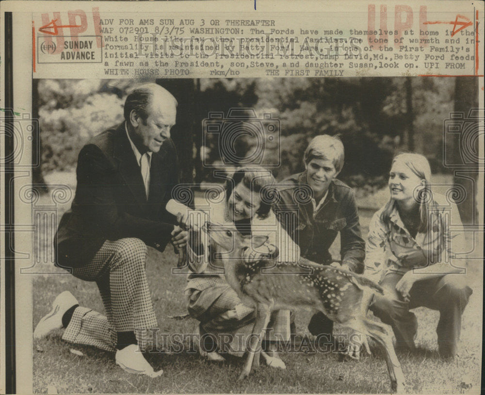 1975 Press Photo White House Ford Home Betty Steve David Susan Washington - Historic Images