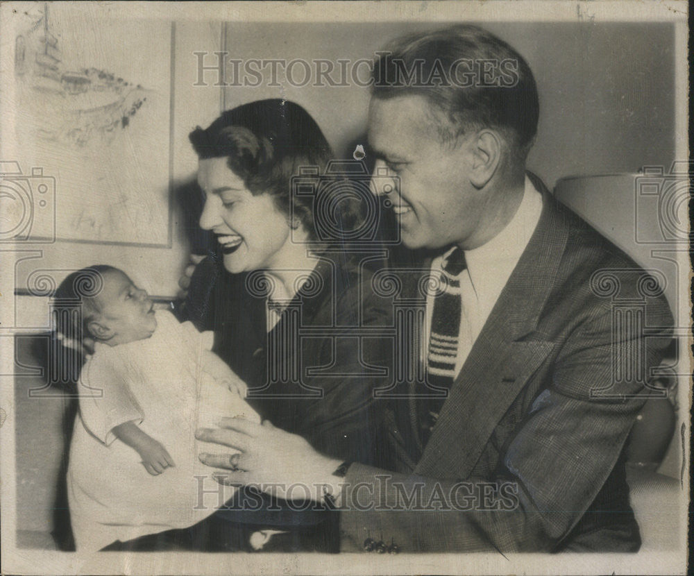 1950 Press Photo Mr Mrs Rep Gerald Ford Jr home pose Mike born children - Historic Images