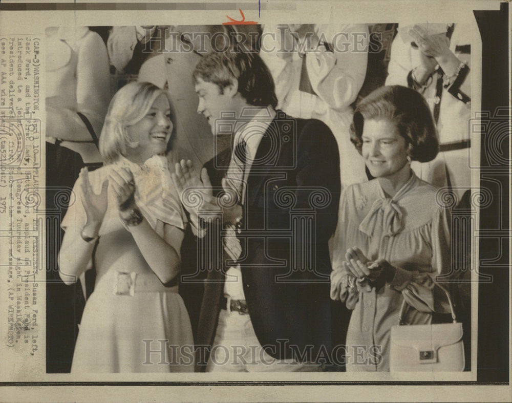 1975 Press Photo President Gerald Ford Family Betty Ford Susan Jack - Historic Images