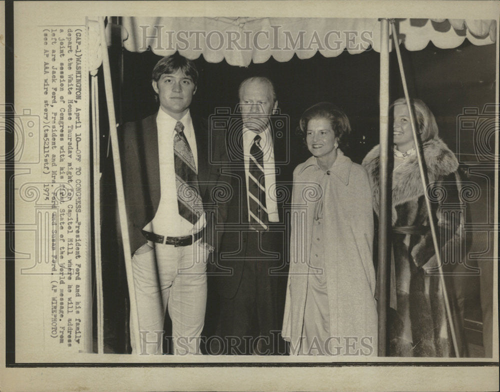 1975 Press Photo President Ford white House Capitol Hill family depart World - Historic Images