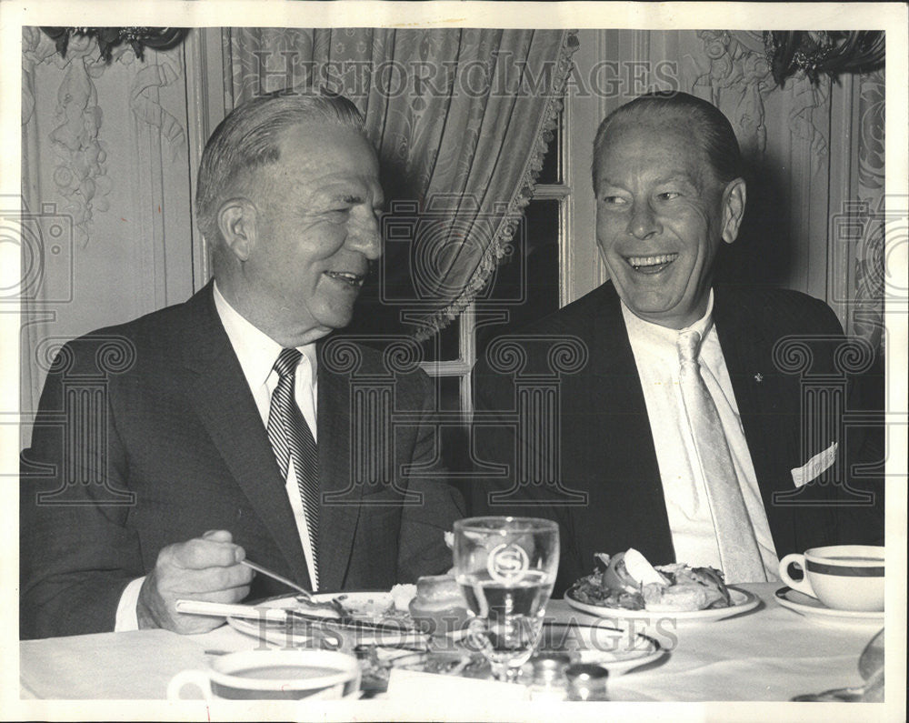 1965 Press Photo Glen Lloyd and George DeMent  at speaker&#39;s table for Metropolit - Historic Images