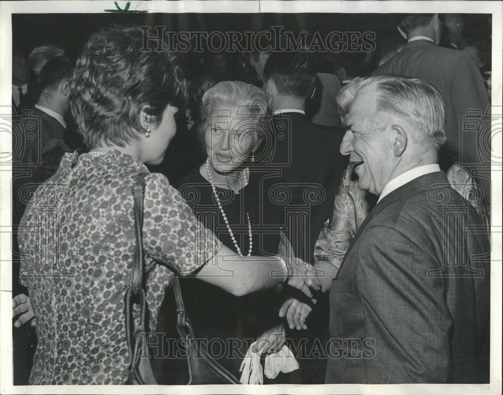 1965 Press Photo Mr Mrs Glen Lloyd Margaret parents thing Intermission - Historic Images