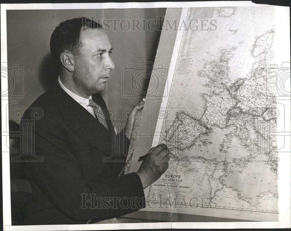 1941 Press Photo John Lloyd AP Foreign Staff Writer - Historic Images