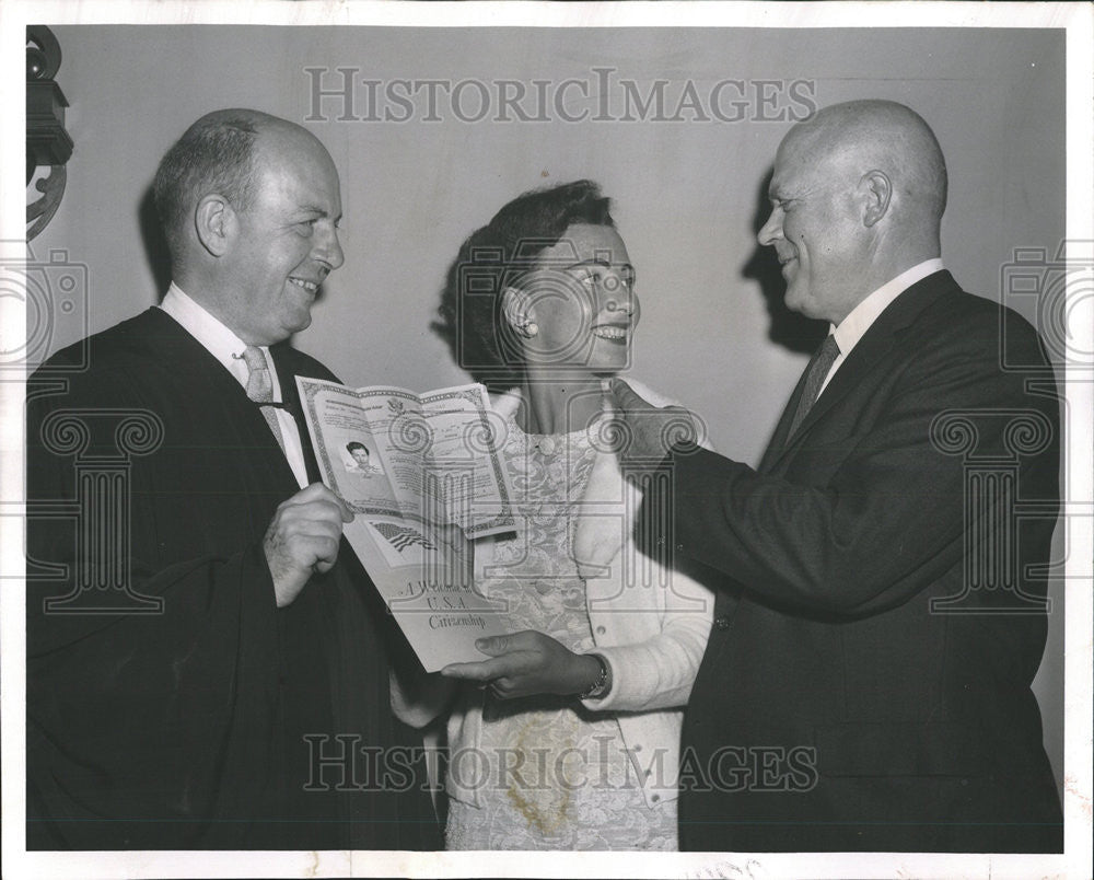 1961 Press Photo Dean Milk Livingston Germany Vera Kaisser US Court District - Historic Images