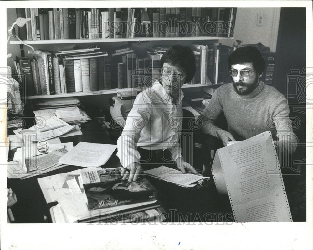 1982 Press Photo Judith Barnard Michael Fains Pocket Books Startford Poseidon - Historic Images