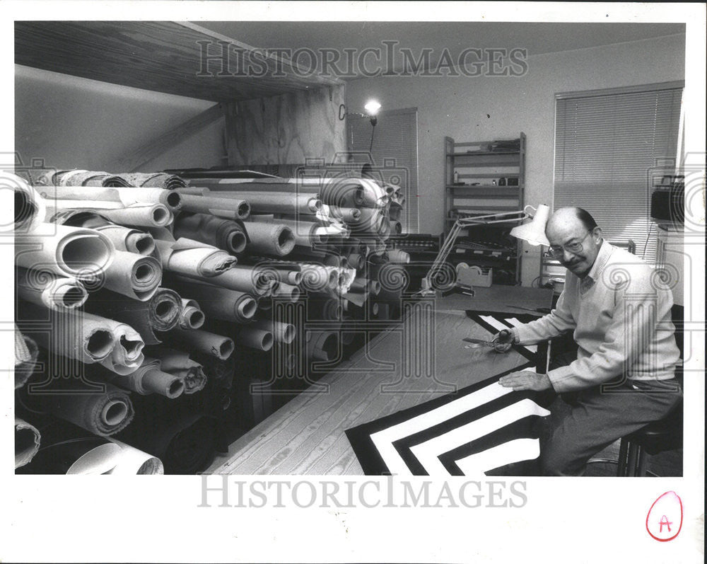 1991 Press Photo Laurence Korwin Author of Textiles as Art. - Historic Images