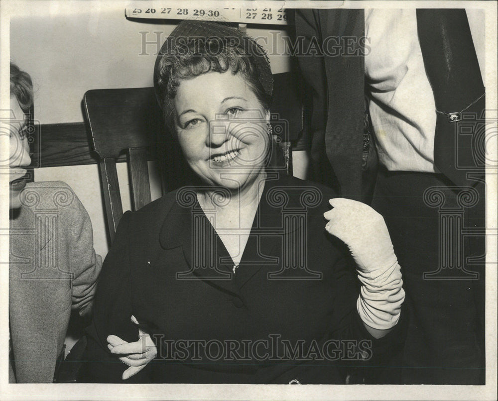 1955 Press Photo Lillian Korzen Treatment - Historic Images