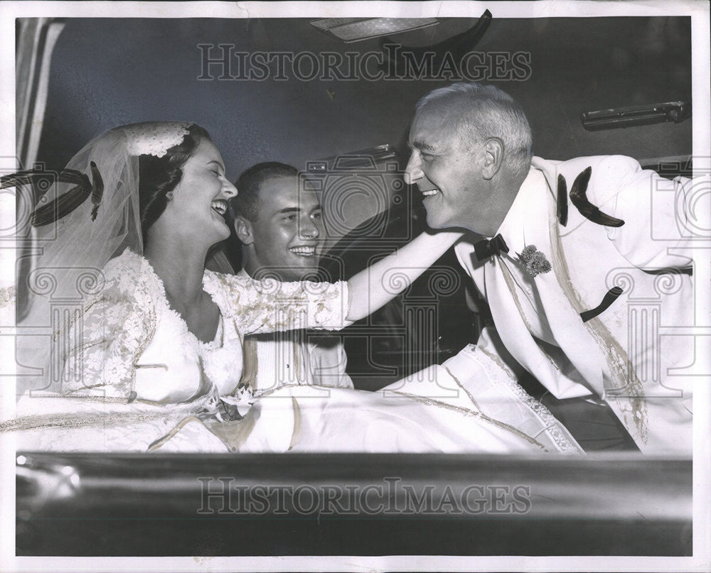 1958 Press Photo Mr. and Mrs. Wayne King  former Virinia Elizabeth Edmons - Historic Images