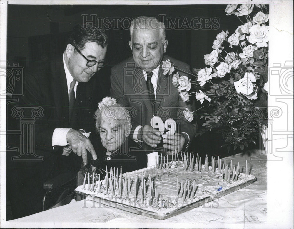 1964 Press Photo Mrs Constance Kostakos  99th Birthday cake family Monticello - Historic Images