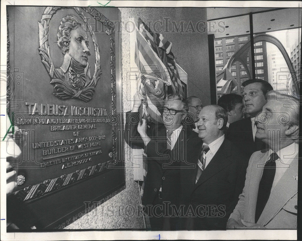 1975 Press Photo A Bronze Plaque Revolutionary War hero Thaddeuy  Kosciuszko - Historic Images