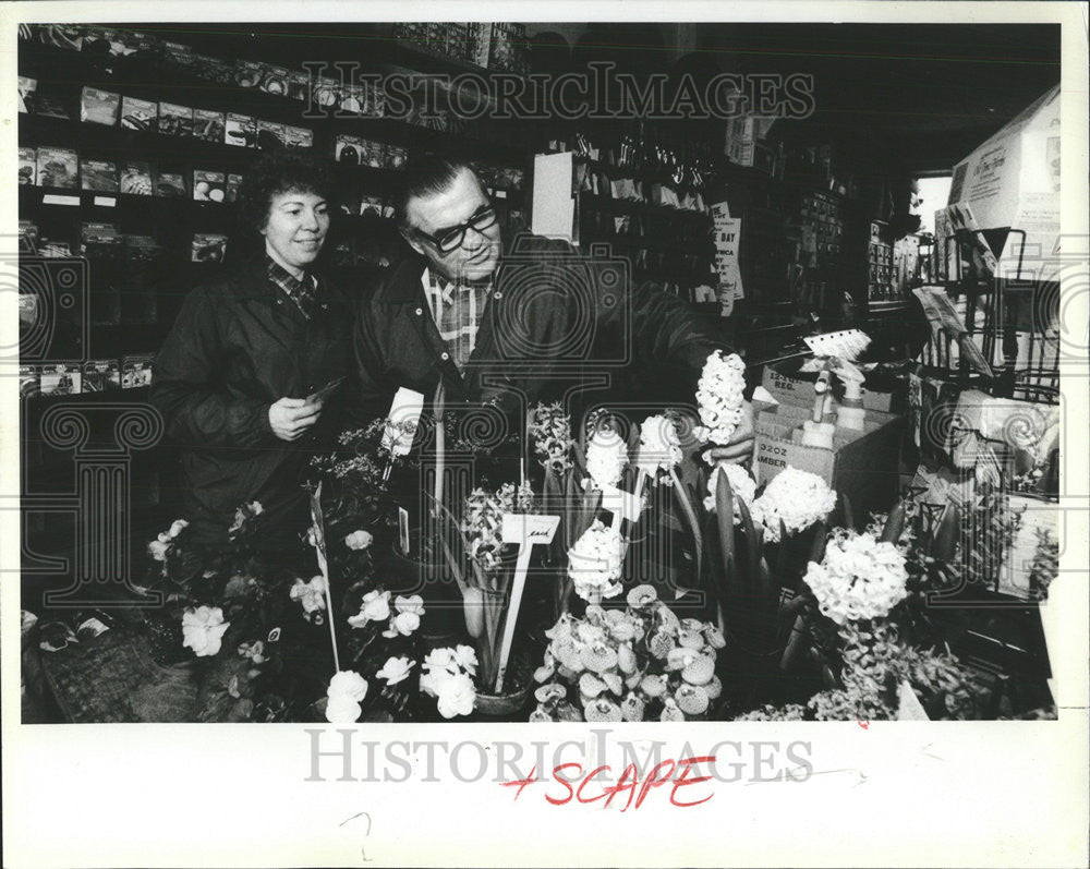 1982 Press Photo Sigmund Dorothy Koscielak Business Man Executive - Historic Images