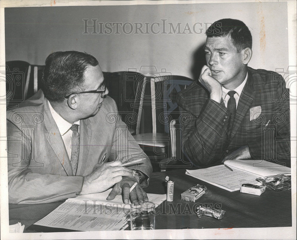 1962 Press Photo Luther Shook Manger DesErmia Furniture Tecumseh Michigan Kelly - Historic Images