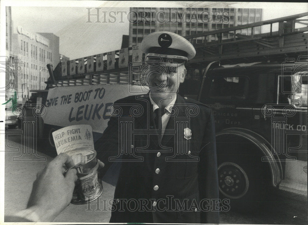 1977 Press Photo Fire Department Lt. Leroy Kelly of Rock Ladder Co #3 Leukemia - Historic Images