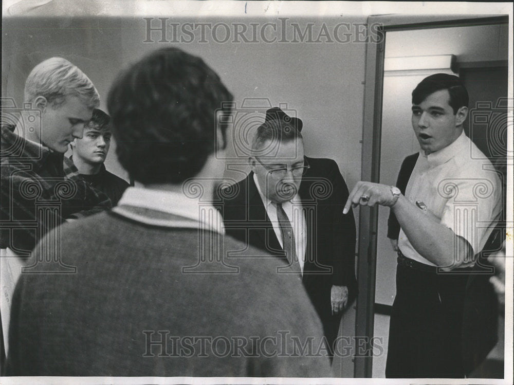 1967 Press Photo Steve Kouzes Viet Nam Navy Abroad USS Hassampy Tanker Wheaton - Historic Images