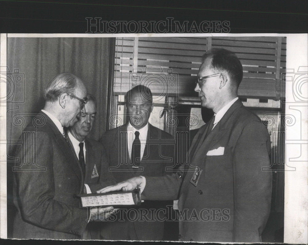 1954 Press Photo Willard Libby University Chicago America Atomic Energy Henry - Historic Images