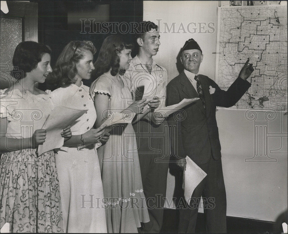 1948 Press Photo Ellidor Libonati Americanism Chairman Legion map Springfield - Historic Images