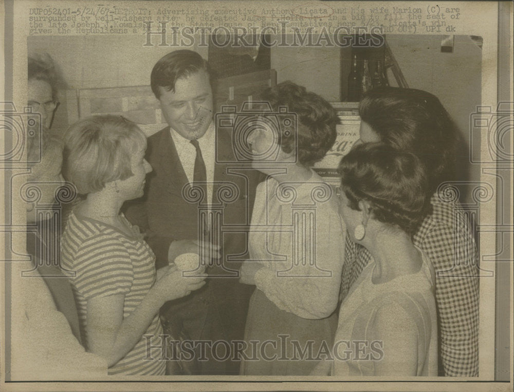 1967 Press Photo Advertising Executive Anthony Licata wife Marion well wisher - Historic Images