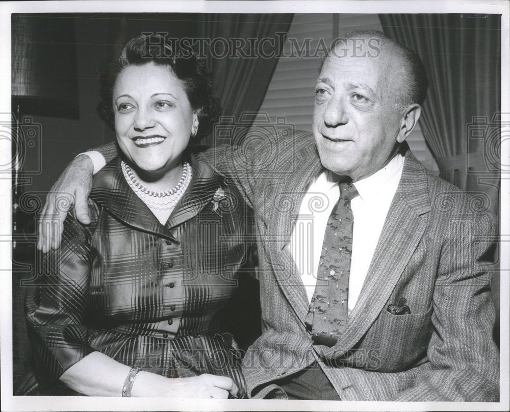 1940 Press Photo Dick Christensen Ted Lewis Wife Palmer House Room - Historic Images