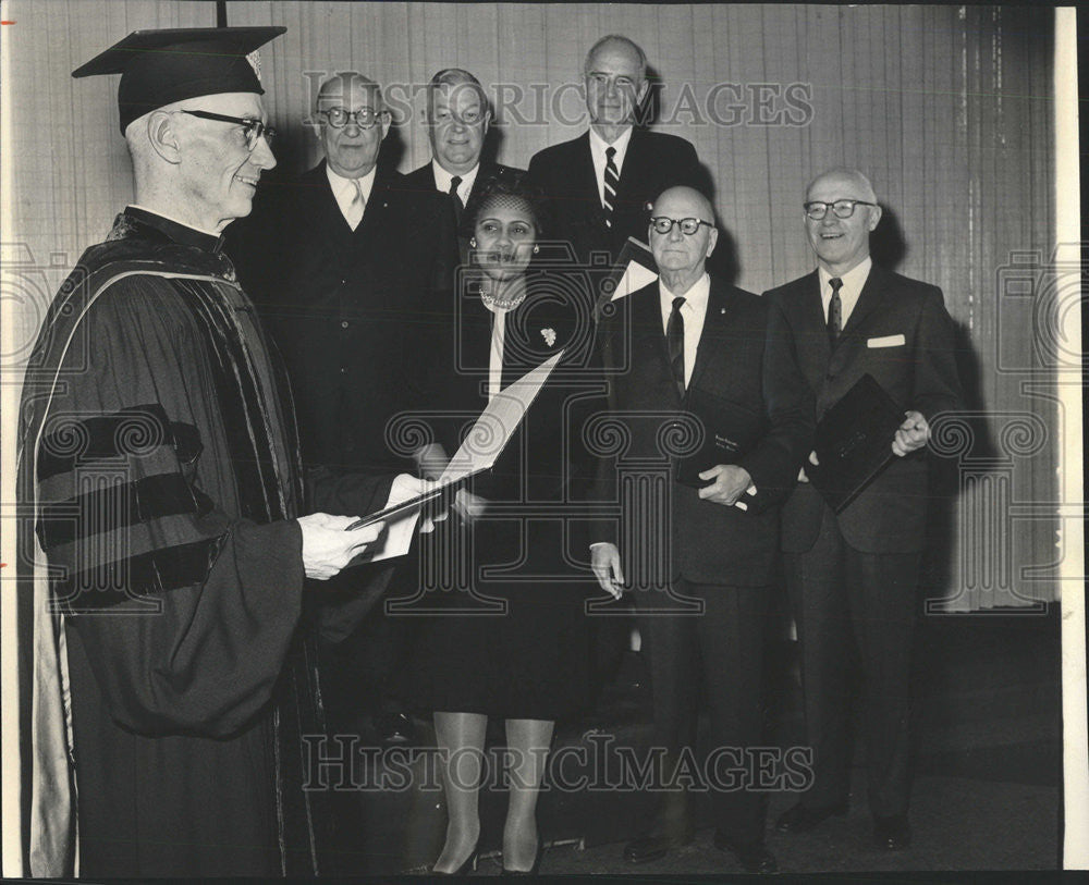 1964 Press Photo Oscar Mayer Virginia Lewis Loyola University James Maguire - Historic Images