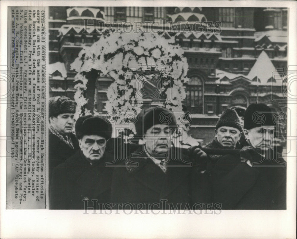 1965 Press Photo High Russian Officials Carry Urn Ashes Funeral Procession - Historic Images