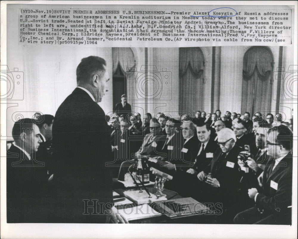 1964 Press Photo Soviet Premier Alexei Kosygin address a group of American in Kr - Historic Images