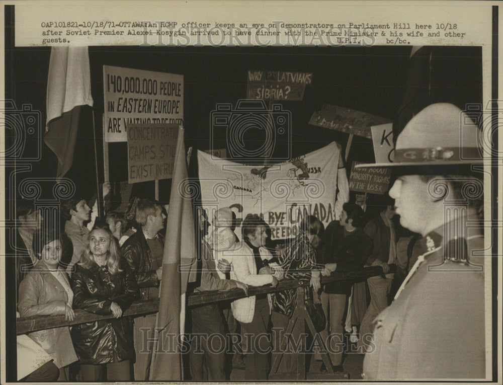 1971 Press Photo RCMP demonstrations on Parliament Hill - Historic Images